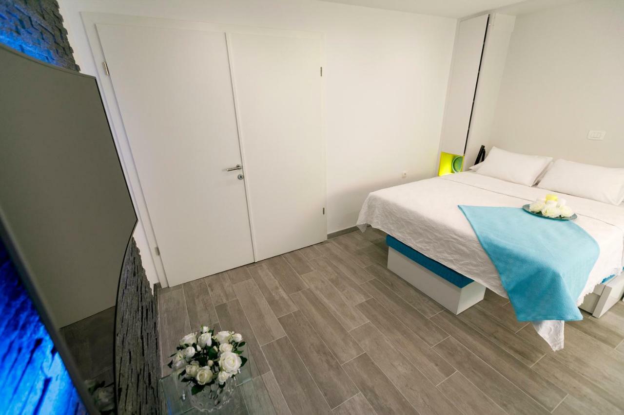 Rose Apartment Split Extérieur photo